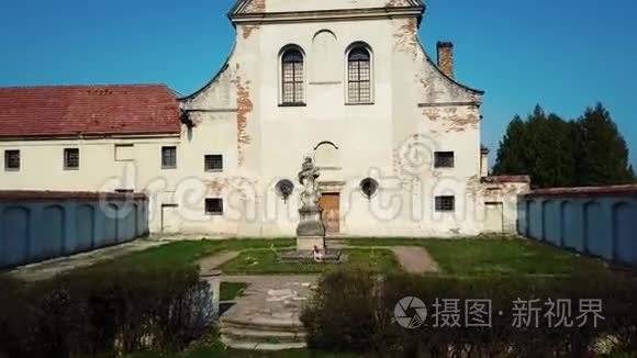 乌克兰奥列斯科城堡附近的教堂视频