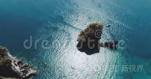 飞飞堂湾骆驼岩空中拍摄俯视图视频