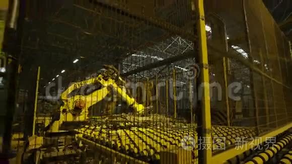 机器机器人起重机升降玻璃片视频