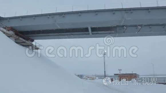 俄罗斯北部钢筋混凝土桥梁视频