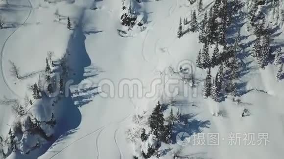 空中射击雪山坡滑雪道视频