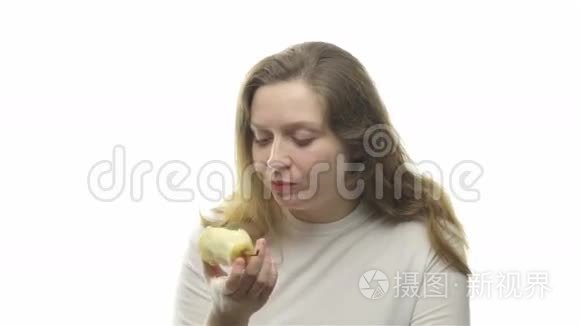 胖女人吃梨，第七个视频