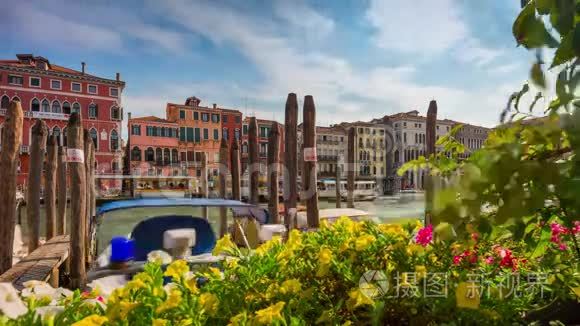 白天威尼斯餐馆海湾鲜花大运河交通4k时间流逝意大利