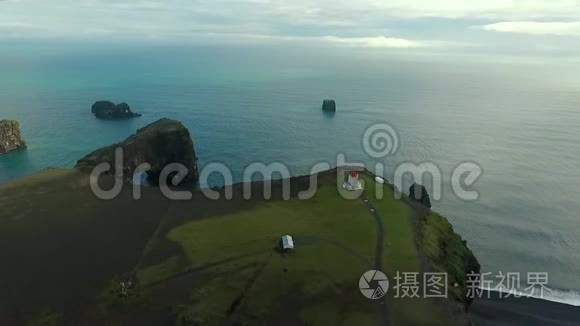 从冰岛海岸俯瞰海洋和多云天空视频