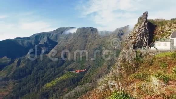 从莱瓦达看山的全景