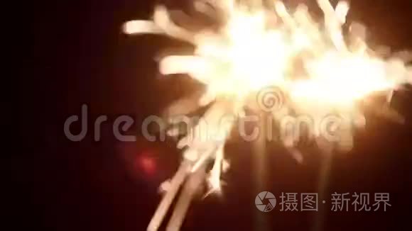 两个闪闪发光的红色背景视频