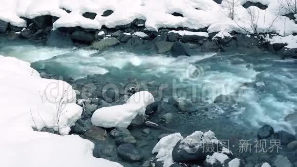 冰雪中的蓝山冰河视频