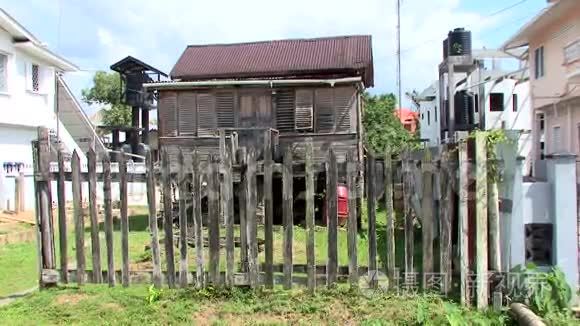 圭亚那巴蒂卡镇的旧房子视频