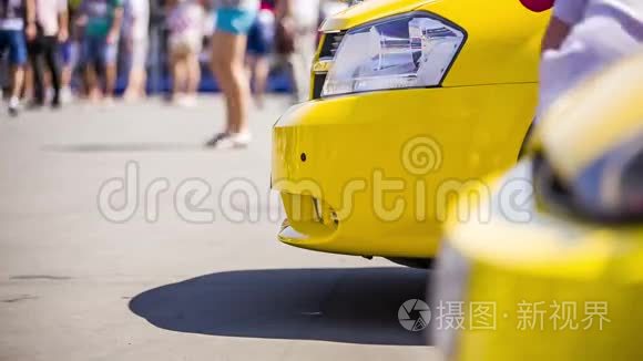 黄色汽车展览视频