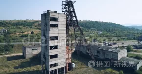 空中基辅旧的废弃的苏联盐矿，以喀斯特地区为背景