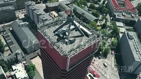 现代高层建筑屋顶的鸟瞰图视频