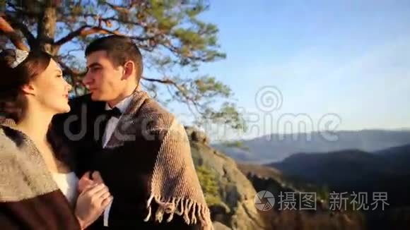 山里漂亮的婚礼情侣视频