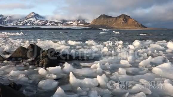冰浮在北极峡湾视频