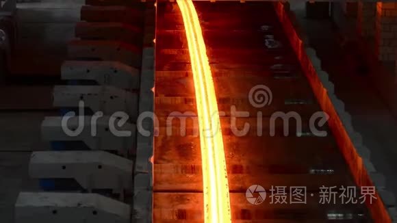 钢厂输送机用热钢视频