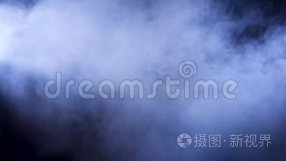 黑色背景上密集的抽象烟雾视频