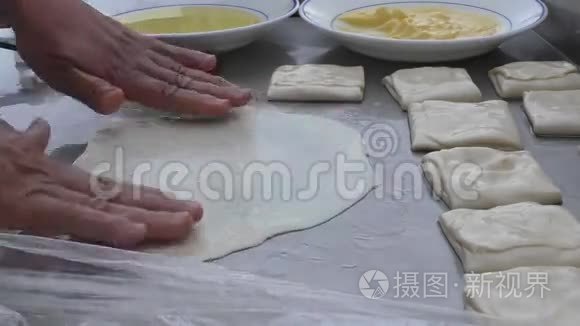 厨师做折叠煎饼视频