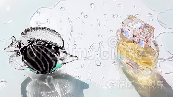 玻璃香水瓶水波.