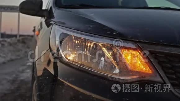 冬季汽车故障，强制紧急停车，开灯转向灯. 冬季道路交通车辆室内故障