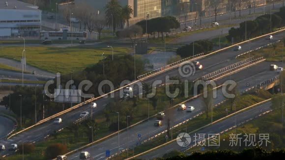 日落时的交通场景和道路。 时间流逝