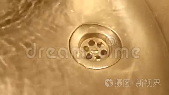 厨房水槽冲水视频