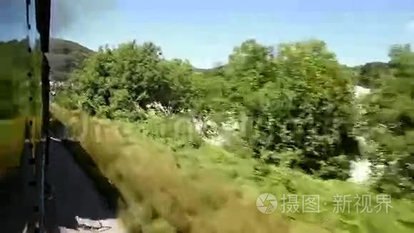 火车穿过风景视频