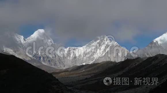 喜马拉雅山背景下的云运动视频