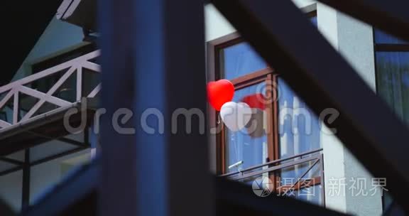 爱的心气球在房子的背面视频
