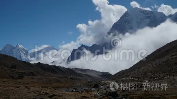 喜马拉雅山背景下的云运动视频