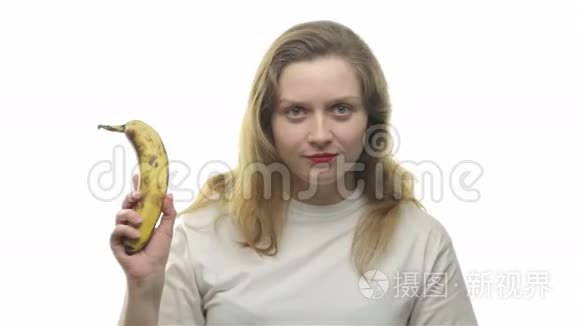 胖女人展示香蕉，视频