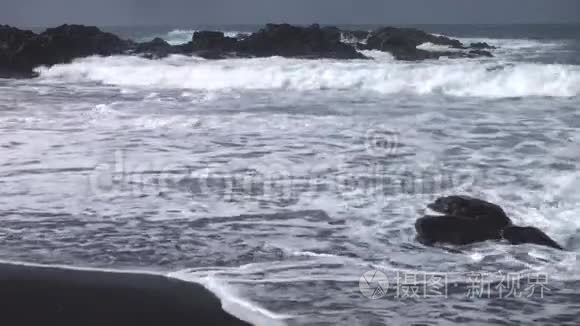 波浪斜向海滩移动视频