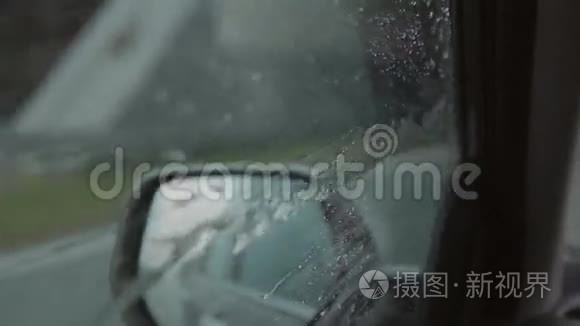 侧窗的雨滴.