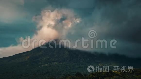 阿雷纳尔火山顶的时间流逝