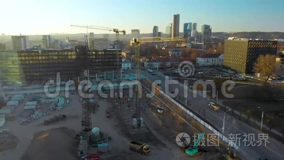 维尔纽斯市建筑工地的鸟瞰图视频