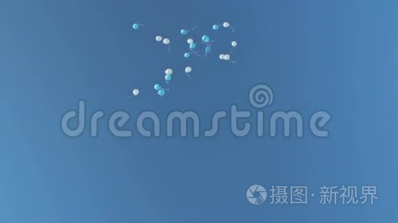 天空中五颜六色的气球视频