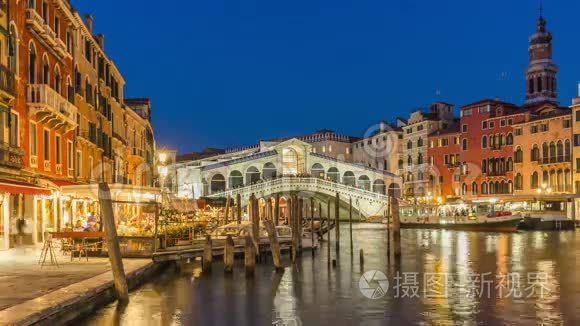 夜利奥托桥大运河餐厅全景4k时间流逝威尼斯意大利