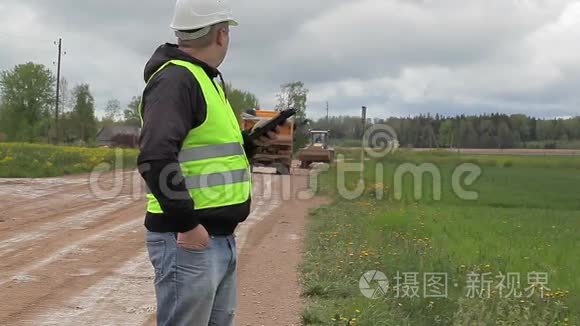 道路维修用平板电脑工程师视频