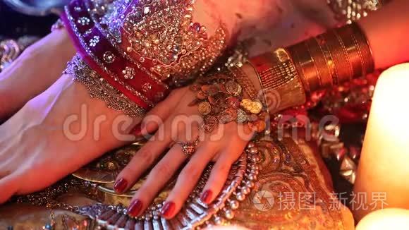 黄金新娘东方珠宝及配件：印度珠宝女性足手