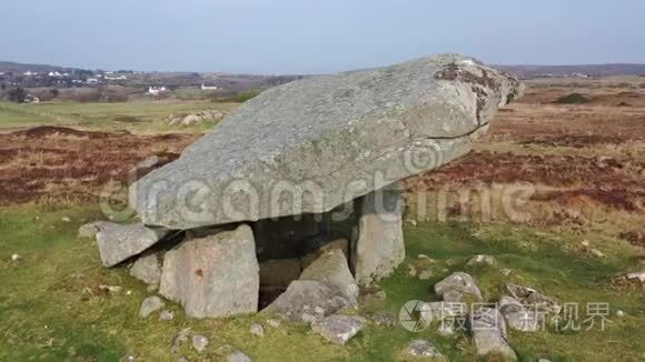 基尔克鲁尼杜门是新石器时代的纪念碑，可追溯到公元前4000年至3000年之间的阿尔达拉和波尔图在多戈尔县