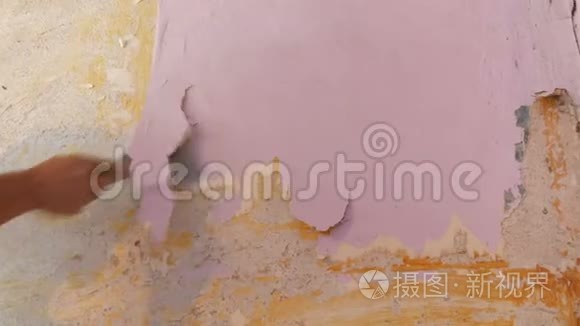 装饰粉色壁纸一面墙，家修.. 人用专用抹刀剥旧壁纸..