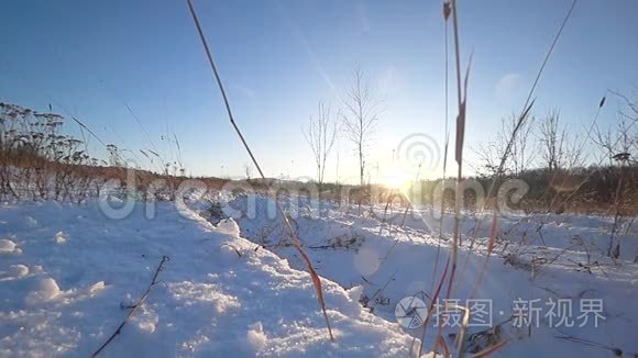 亚视乘雪背光速度慢拍摄视频