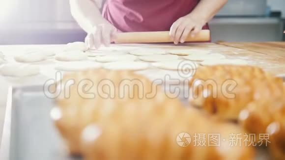 手工制作烘焙产品的过程视频
