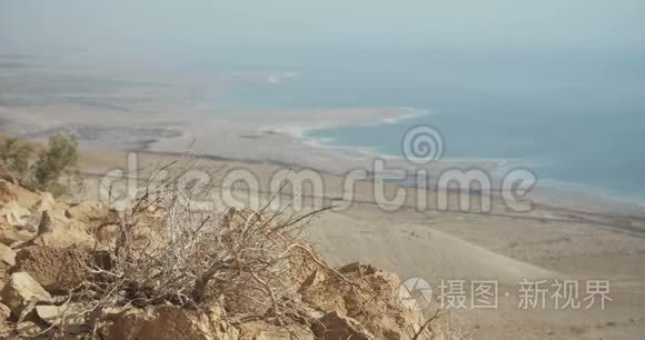 以色列死海附近的沙漠悬崖