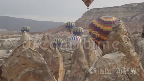 热气球和公鸡