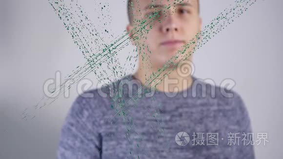 玻璃白板上人画的特写视频