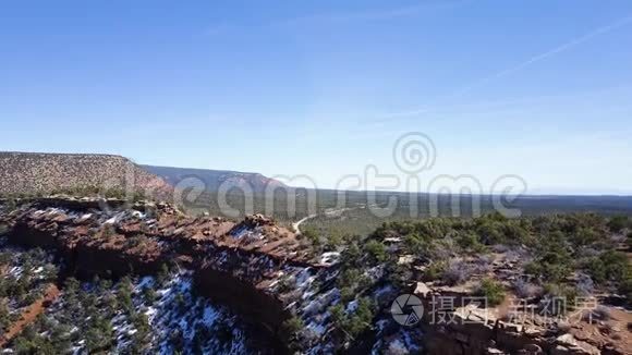 犹他州沙漠和峡谷的空中景观视频