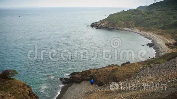 观青海石滩波浪冲击岩视频