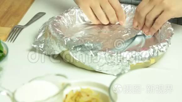 烹饪乳蛋饼食谱视频