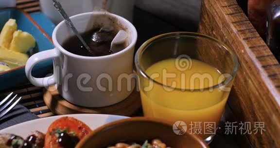 多利酒店提供丰盛的英式早餐视频