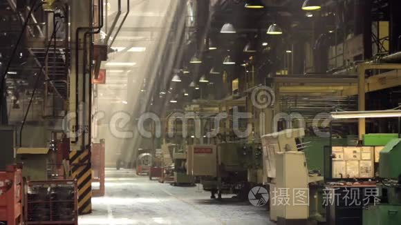 工厂巨大的车间大厅视频