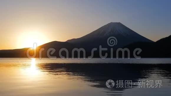 山 富士山和日本莫托苏湖日出视频